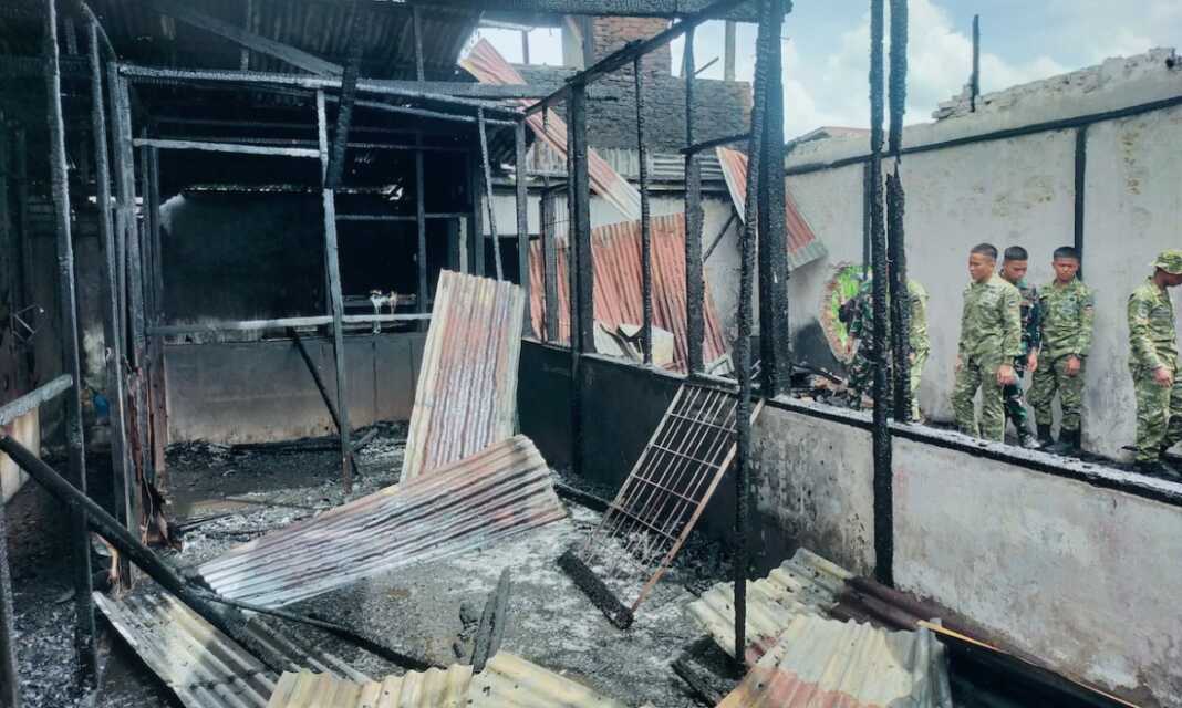 TERBAKAR. Tanpak satu unit rumah di Kelurahan Batangberuh, Kecamatan Sidikalang, Kabupaten Dairi hagus terbakar dan menelan korban jiwa 2 orang, Jumat (25/9/2026).RUDY SITANGGANG/SUMUT POS.