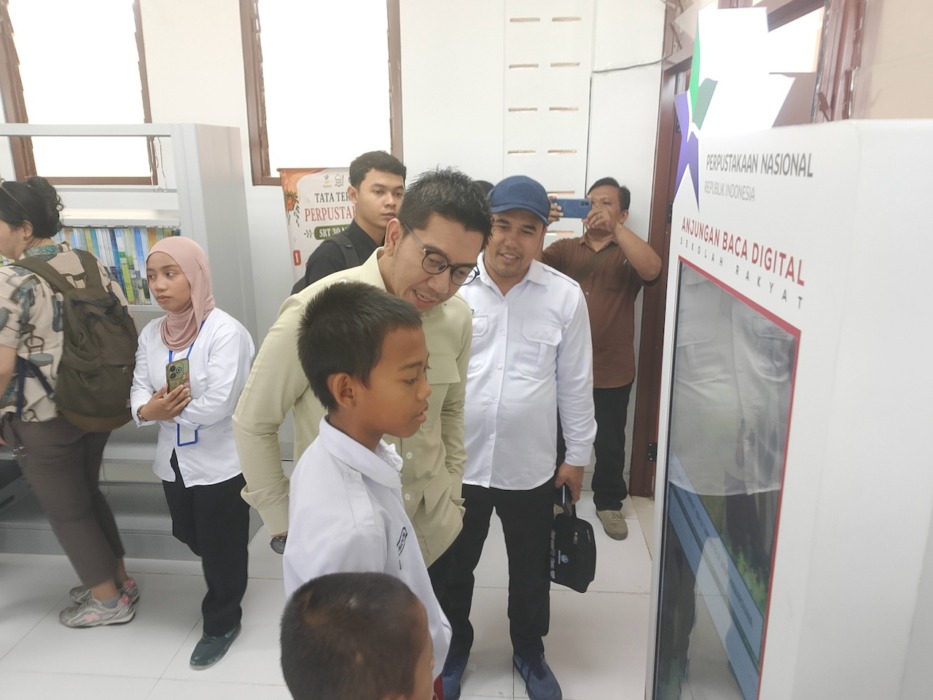 KUNJUNGI: Deputi III Badan Komunikasi (Bakom) Pemerintah RI Kurnia Ramadhana saat mengunjungi Sekolah Rakyat Terintegrasi 2 Medan di Jalan Flamboyan, Medan, Jumat (25/9/2026).