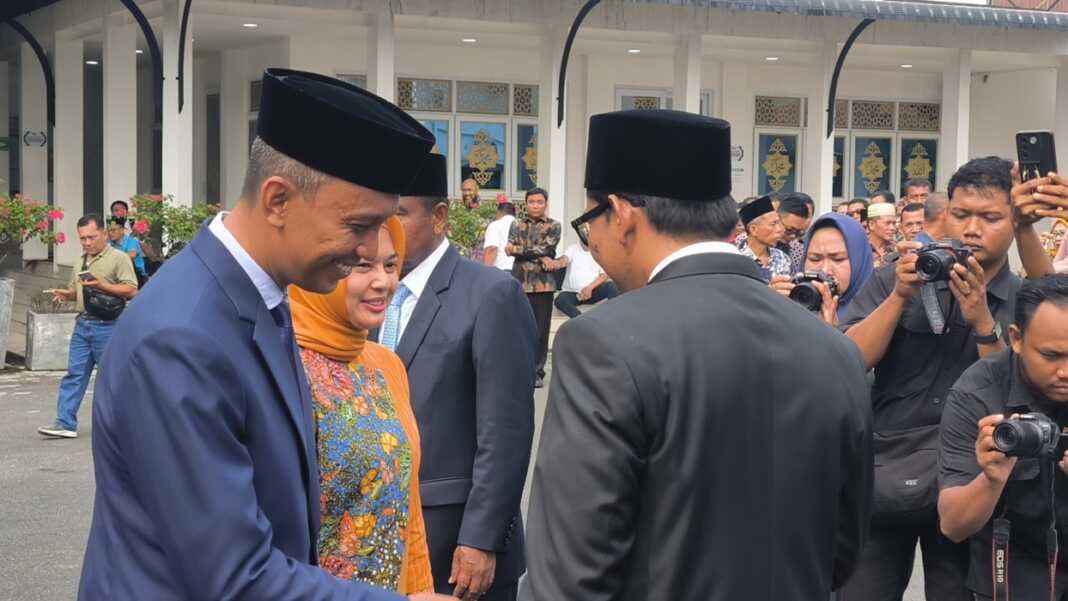 Wakil Wali Kota Binjai Hasanul Jihadi mengucapkan selamat kepada Sofyan Siregar.