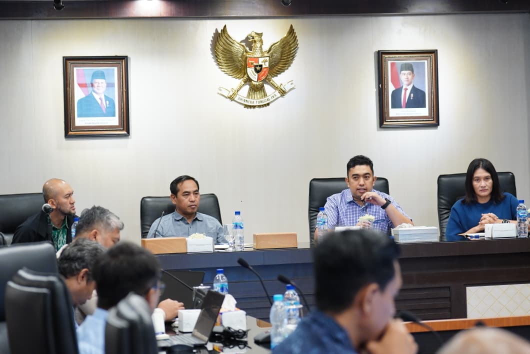 DISKUSI: Pj Sekda Erfin Fachrurrazi dalam Diskusi Teknis Rencana Pematangan Lahan PSEL di Balai Kota Medan, Sabtu (26/9/2026).