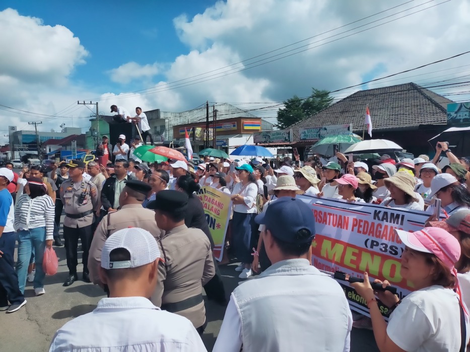Pedagang Pusat Pasar Sidikalang Gelar Demo Tolak Normalisasi Iuran Layanan Pasar