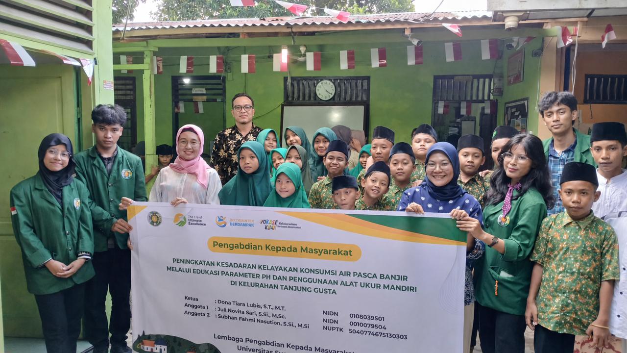 Cegah Penyakit Pasca-Banjir, Tim Vokasi USU Latih Warga Tanjung Gusta Cek Air Pakai Alat pH Digital