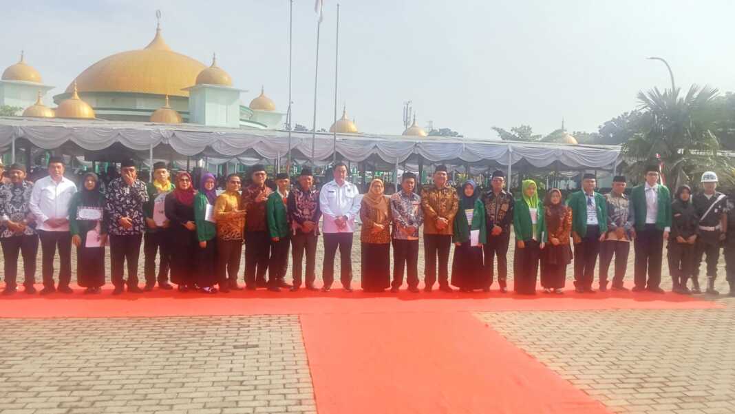 MASJID AL-MUSANNIF: Pembukaan PBAK bagi mahasiswa baru tahun akademik 2026/2027 di depan Masjid Musannif UIN Sumatera Utara Kampus Tuntungan, Senin (1/9). (Deddi Mulia Purba/Sumut Pos)