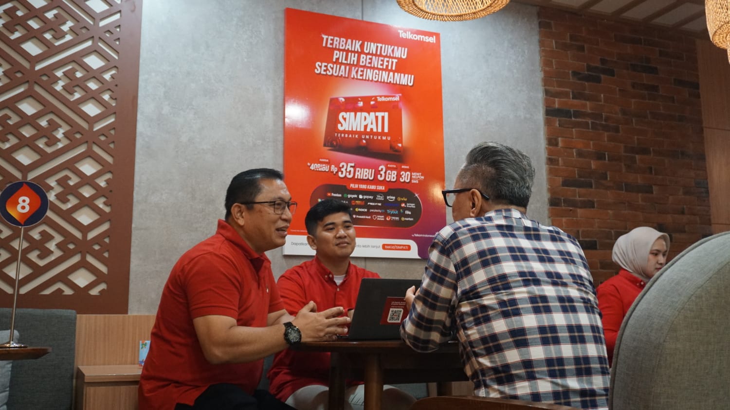 Telkomsel Rayakan Hari Pelanggan Nasional 2026 Bersama Pelanggan di Sumatera