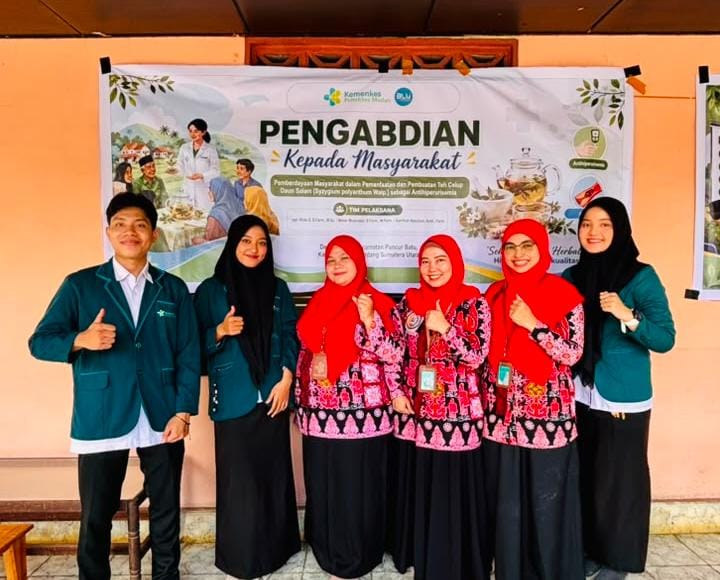 Dari Daun Salam Menjadi Teh Celup, Poltekkes Kemenkes Medan Edukasi Warga Desa Tengah tentang Asam Urat