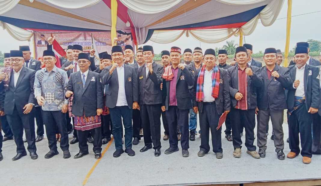 HIMA LUBIS: H. Zakiyuddin Harahap (2 kiri) menghadiri pelantikan DPC Hima Lubis Kota Medan, Ahad (20/9). (Deddi Mulia Purba/Sumut Pos)