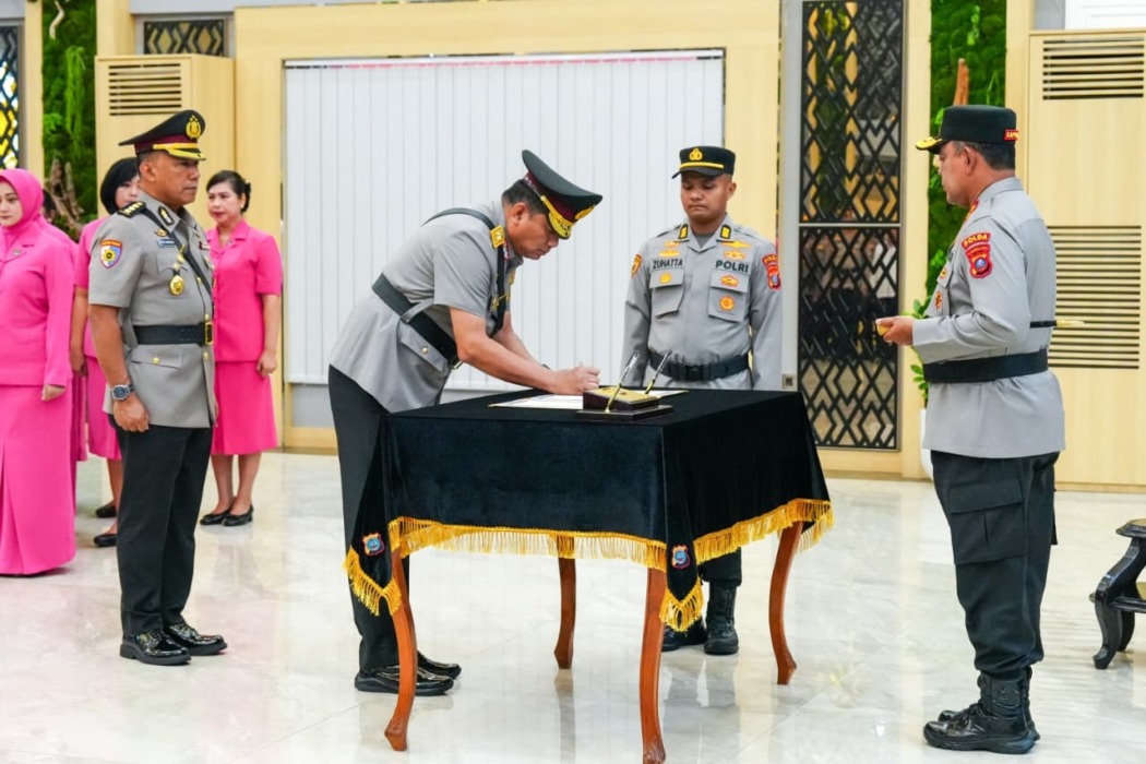 Kapolda Sumut Irjen Pol Whisnu Hermawan saat Sertijab Irwasda Polda Sumut, di Aula Tribrata Polda Sumut. Istimewa/Sumut Pos.