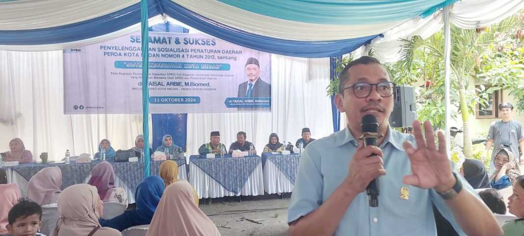 SOSIALISASI: dr Faisal Arbie saat Sosialisasi Peraturan Daerah (Perda) Kota Medan Nomor 4 Tahun 2012 tentang Sistem Kesehatan Kota Medan di Jalan Yos Sudarso lingkungan 2, Kelurahan Mabar, Medan Deli, Minggu (11/10/2026)