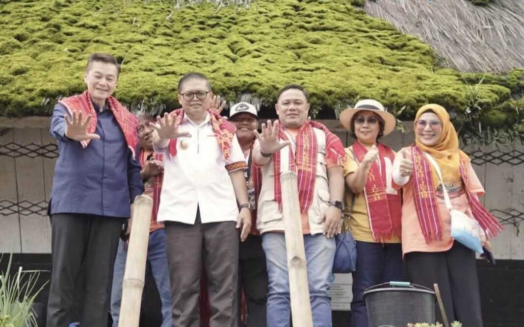 SAMBUT: Wabup menyambut peserta jelajah wisata di Desa Budaya Dokan.