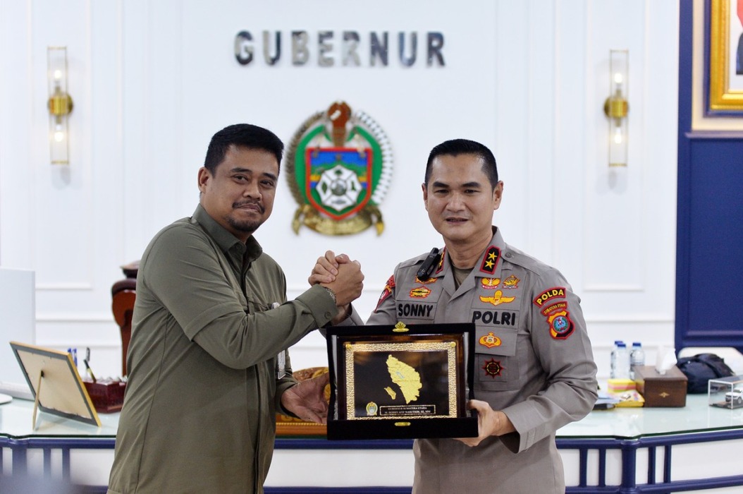 Gubsu Bobby Nasution menerima kunjungan kerja Kepala Polisi Daerah (Kapolda) Sumut Irjen Pol Sonny Irawan di Ruang Kerja Lantai 10 Kantor Gubernur Sumut Jalan Diponegoro Kota Medan, Selasa (13/10/2026). (Dok : Diskominfo Provsu).