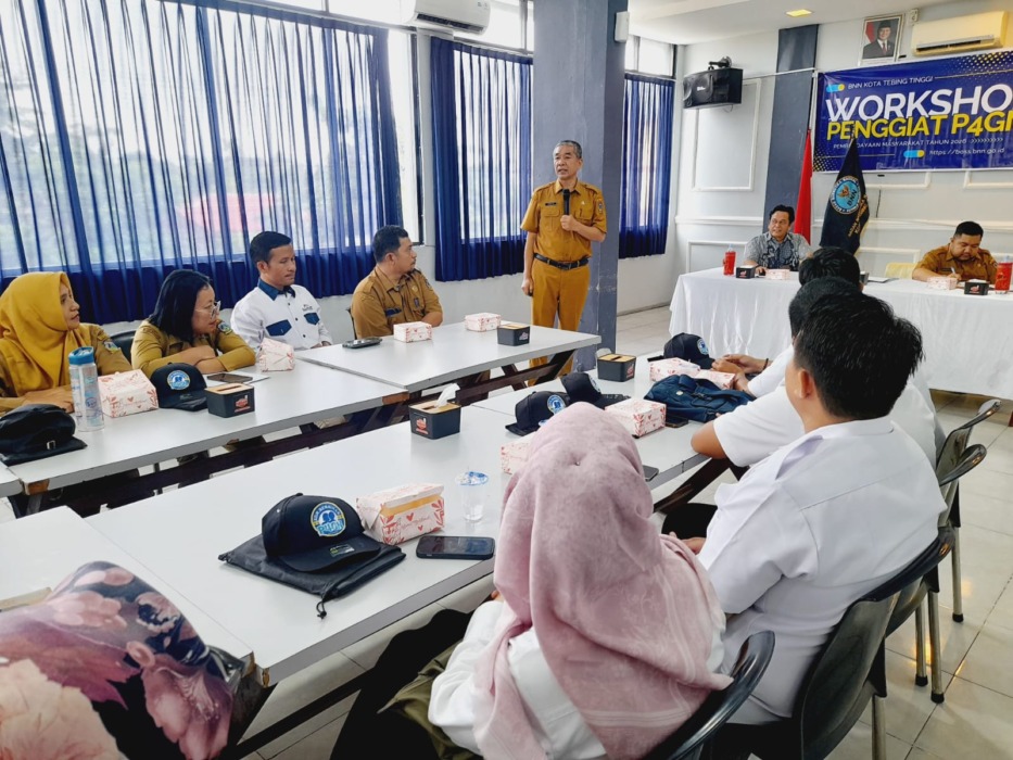 WORKSHOP: Sekretaris Daerah (Sekda) Kota Tebingtinggi, Erwin Suheri Damanik, menyampaikan materi dalam Workshop Penggiat P4GN yang digelar BNNK Tebingtinggi, Selasa (13/10). Azan Purba/ sumutpos.