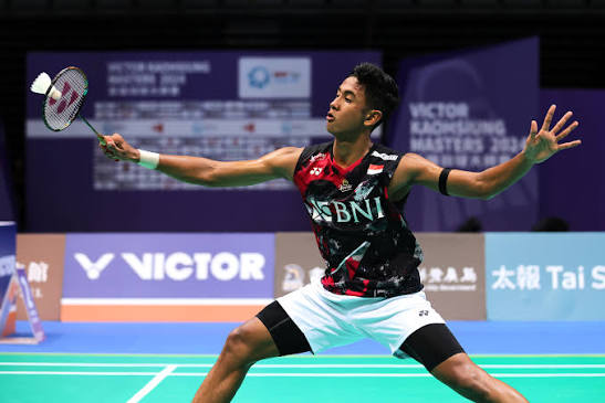 Pebulu tangkis tunggal putra Indonesia Alwi Farhan melangkah mulus ke babak kedua Denmark Open 2026.