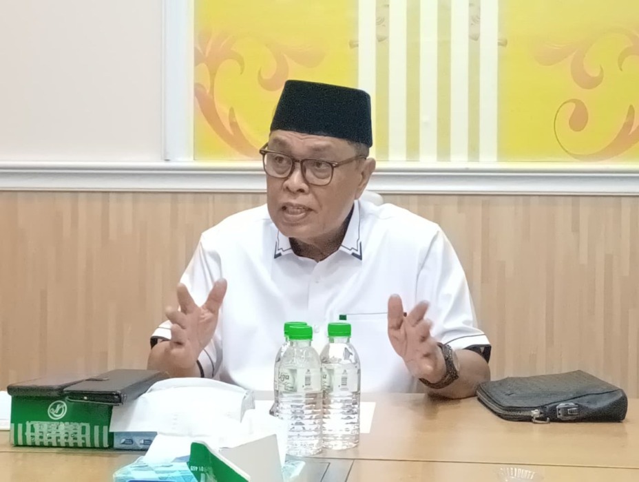 Dhody Thahir memberikan keterangan pers, Jumat (16/10/2026). (Markus Pasaribu/Sumut Pos).