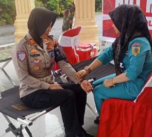 Polres Labusel menggelar kegiatan bakti sosial dan donor darah sebagai bentuk kepedulian terhadap masyarakat.