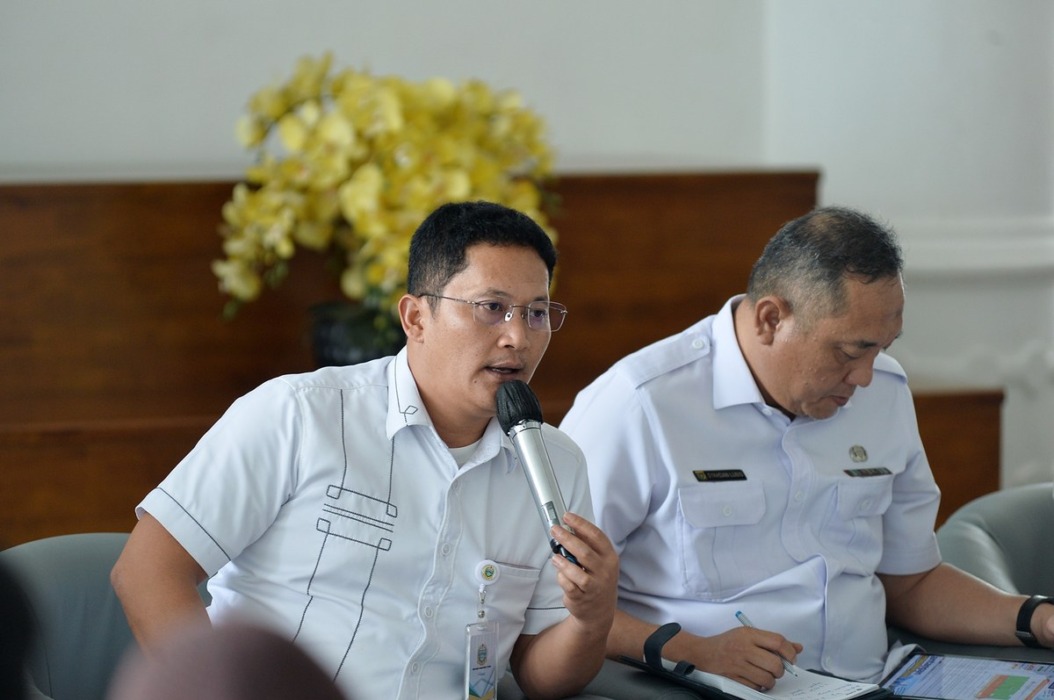 Kepala Dinas Ketenagakerjaan Sumut Illyan Chandra Simbolon memberikan keterangan pers.(Dok : Diskominfo Sumut).
