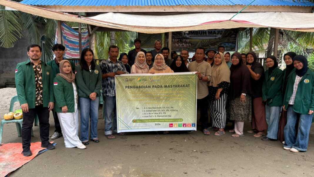 PENGABDIAN: Tim Pengabdian Masyarakat Internasional menyelenggarakan program pemberdayaan peternak di Desa Cempa, Kecamatan Hinai, Kabupaten Langkat, pada Kamis (3/9).
