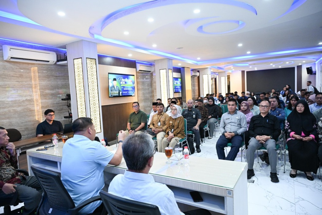 Kadis Kominfo Sumut Erwin Hotmansah Harahap membuka kegiatan Pelatihan Teknis Pengelolaan Media Sosial bagi Perangkat Daerah di lingkup Pemprov Sumut, Selasa (27/10/2026). (Dok : Diskominfo Sumut).