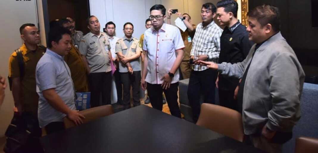 Komisi 3 DPRD Kota Medan saat sidak tempat hiburan malam Raeye Dining & Experience di Jalan Merak Jingga, Kecamatan Medan Barat.