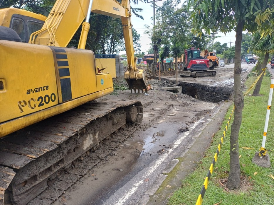 Dinas SDABMBK Kota Medan melakukan pengerjaan pembangunan Subdrain di Jalan TB Simatupang (Pinang Baris), Kecamatan Medan Sunggal.(Markus Pasaribu/Sumut Pos).