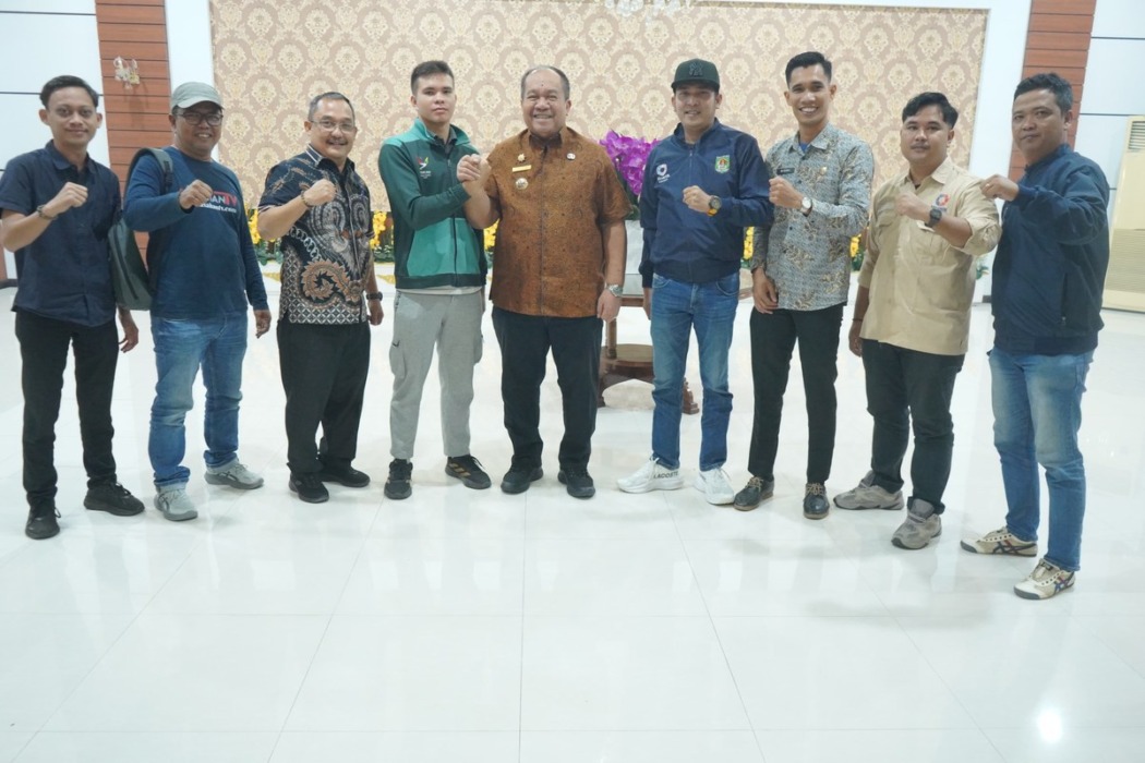 Bupati Asahan, Taufik Zainal Abidin SSos MSi melepas atlet renang binaan Federasi Akuatik Kabupaten Asahan, Giony Ruben Dwinov Siahaan, Kamis (29/10) untuk mengikuti Kejuaraan Indonesia Open 2026 di Jakarta, 3–5 November 2026.