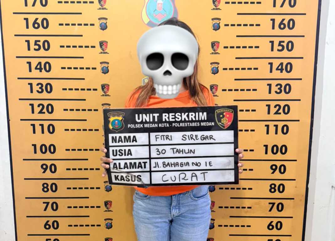Fitri Siregar diamankan usai mencuri tabung gas. (Dok: Polsek Medan Kota).