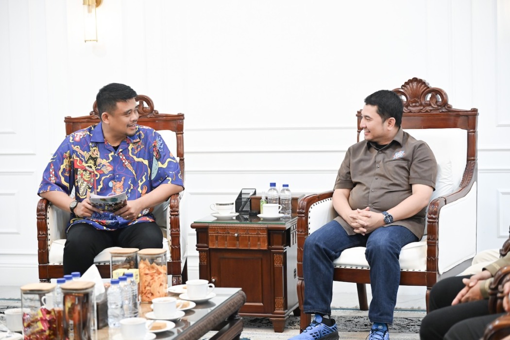 AUDIENSI: Gubsu Bobby Afif Nasution menerima audiensi jajaran DPP dan DPD APERSI Sumut di Kantor Gubernur Sumut, Selasa (29/9/2026).(Dok : Dinas Kominfo Sumut)