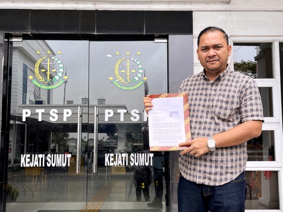 Kuasa Hukum CV Sataria Group, Ahmad Afandi Muliawan saat membuat dumas di Kejati Sumut.