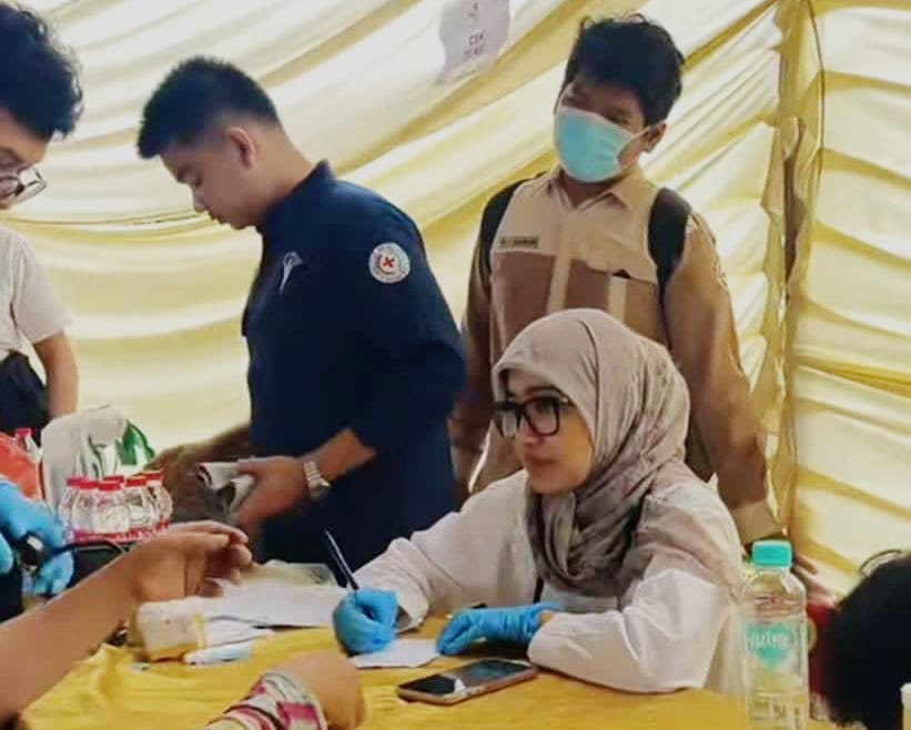 PENGABDIAN MASYARAKAT: Penyuluhan tentang kekakuan bulu sikat gigi soft dan hard untuk kesehatan gigi di RS Mitra Medika Tanjungmulia. (Istimewa/Sumut Pos)