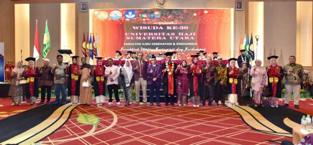 LULUSAN BERPRESTASI: Universitas Haji Sumatera Utara menganugerahi penghargaan kepada lulusan berprestasi dari fakultas ilmu kesehatan dan fakultas Soshumdik. (Istimewa/Sumut Pos)