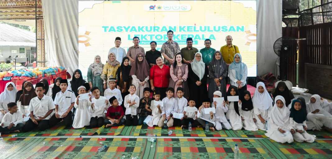 ASSOCIATE PROFESSOR: Tasyakuran kelulusan 24 dosen tetap Unpab yang meraih jabatan akademik associate professor, Jumat (27/10). (Istimewa/Sumut Pos)